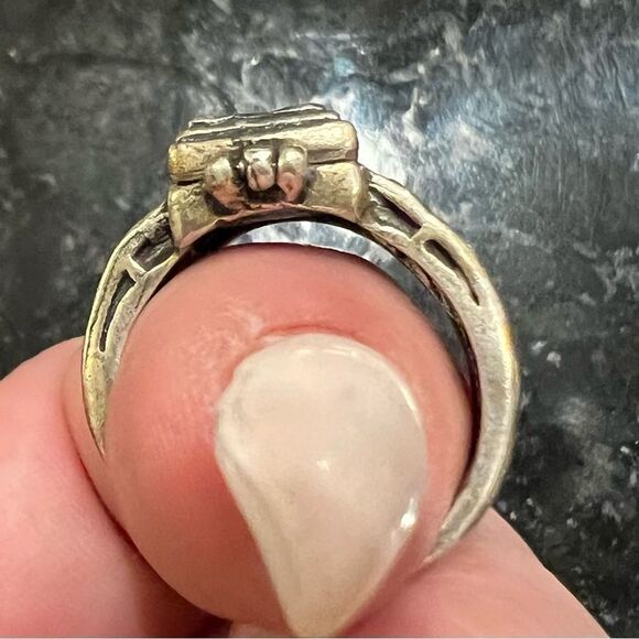 Rare Borgia ring with top square locket or secret compartment size 6.5 - Picture 4 of 9